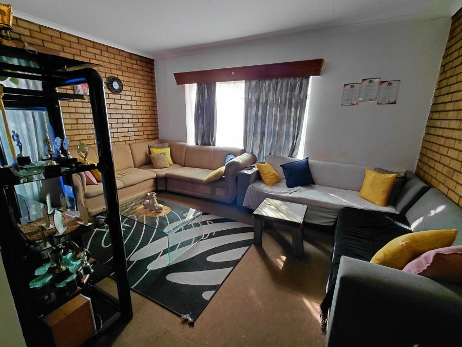 To Let 3 Bedroom Property for Rent in Roosheuwel North West
